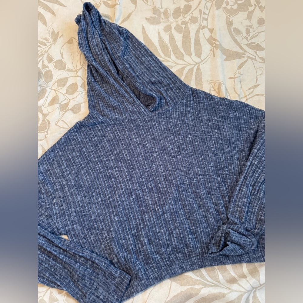 Aeropostale blue hoodie, light weight top. Size M